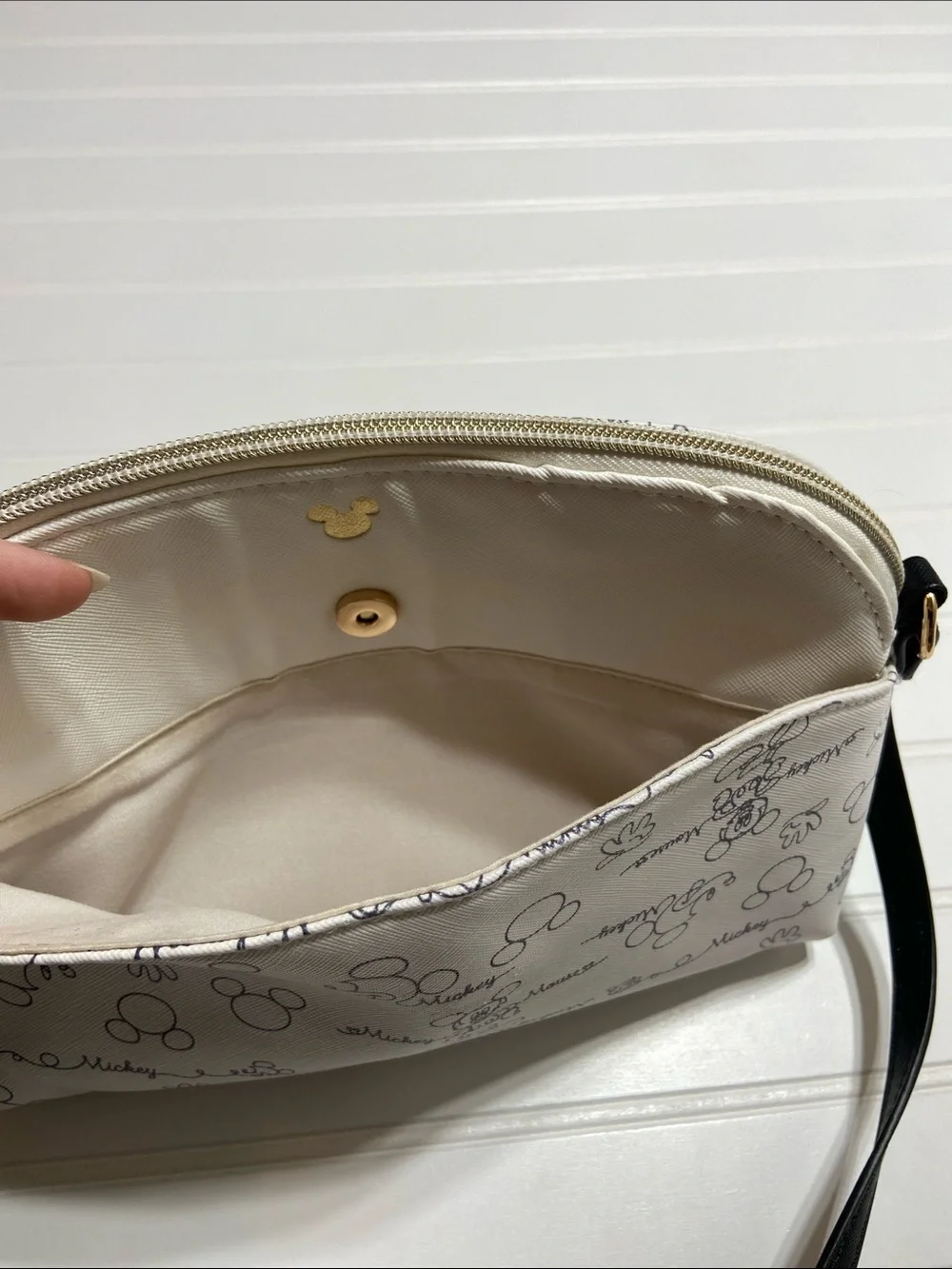 Official Disney Bioworld Mickey Mouse Graffiti Crossbody‎ Bag White/Black